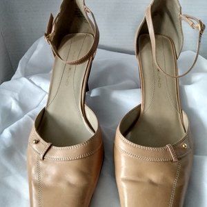 BANDELINO WOMEN HIGH HEELS SIZE 9